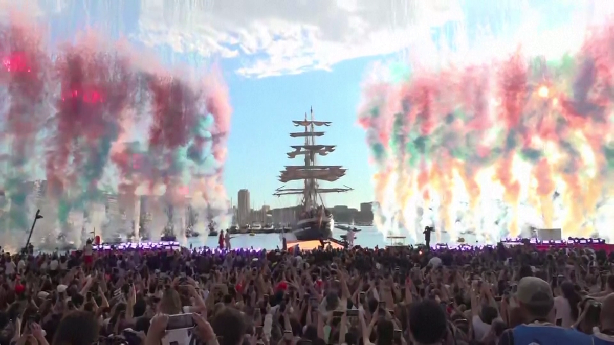 Eveniment grandios în Franța » A sosit flacăra olimpică: show de gală