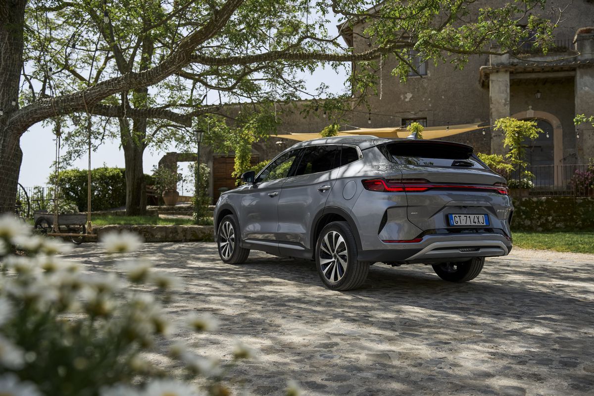 Istorie în Europa: Tesla, depășită pentru prima dată la vânzările de mașini electrice! Cine este noua regină din piața auto