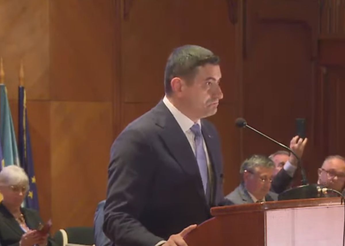 Nicușor Dan și-a arătat diploma de BAC și notele, după fake news-ul distribuit și de Marcel Pușcaș