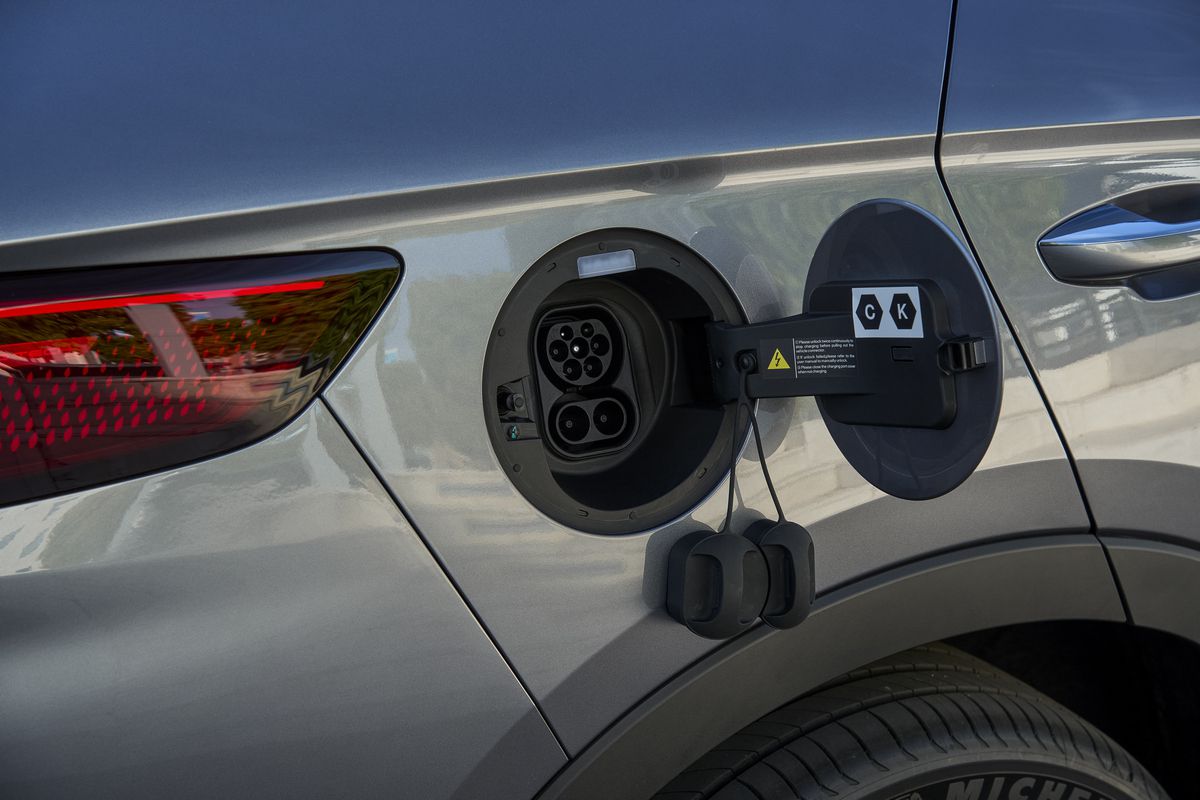 Istorie în Europa: Tesla, depășită pentru prima dată la vânzările de mașini electrice! Cine este noua regină din piața auto