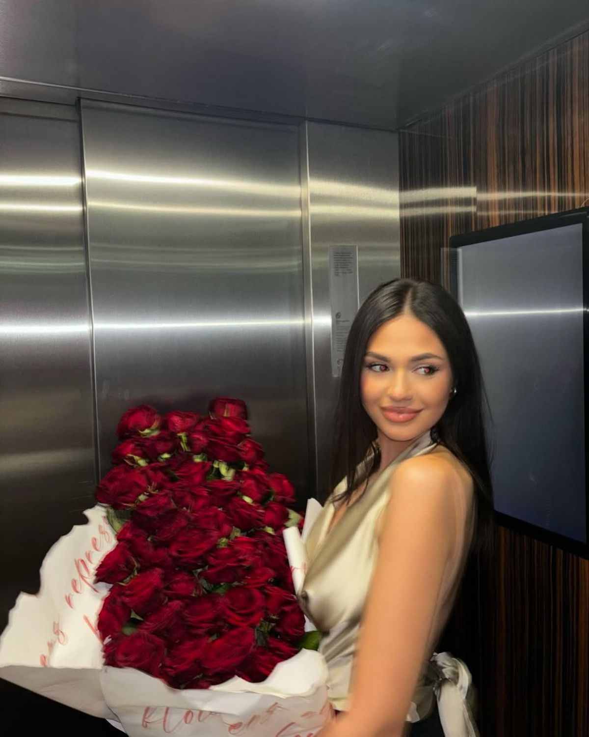 Cea mai frumoasă jurnalistă din Bosnia, cerută în căsătorie de starul lui Real Madrid » S-a lăudat cu inelul scump