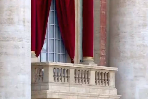 LIVE A fost ales un nou papă! A ieșit fum alb pe coșul Capelei Sixtine » Noul Suveran Pontif va ieși la balcon în scurt timp