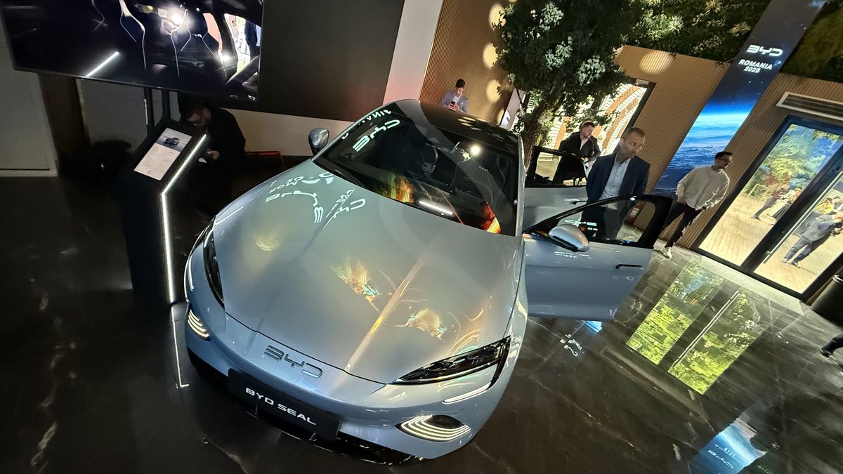 Liderul mondial în producția de automobile electrice s-a lansat oficial în România: două modele prin care vor să ia cu asalt piața auto internă