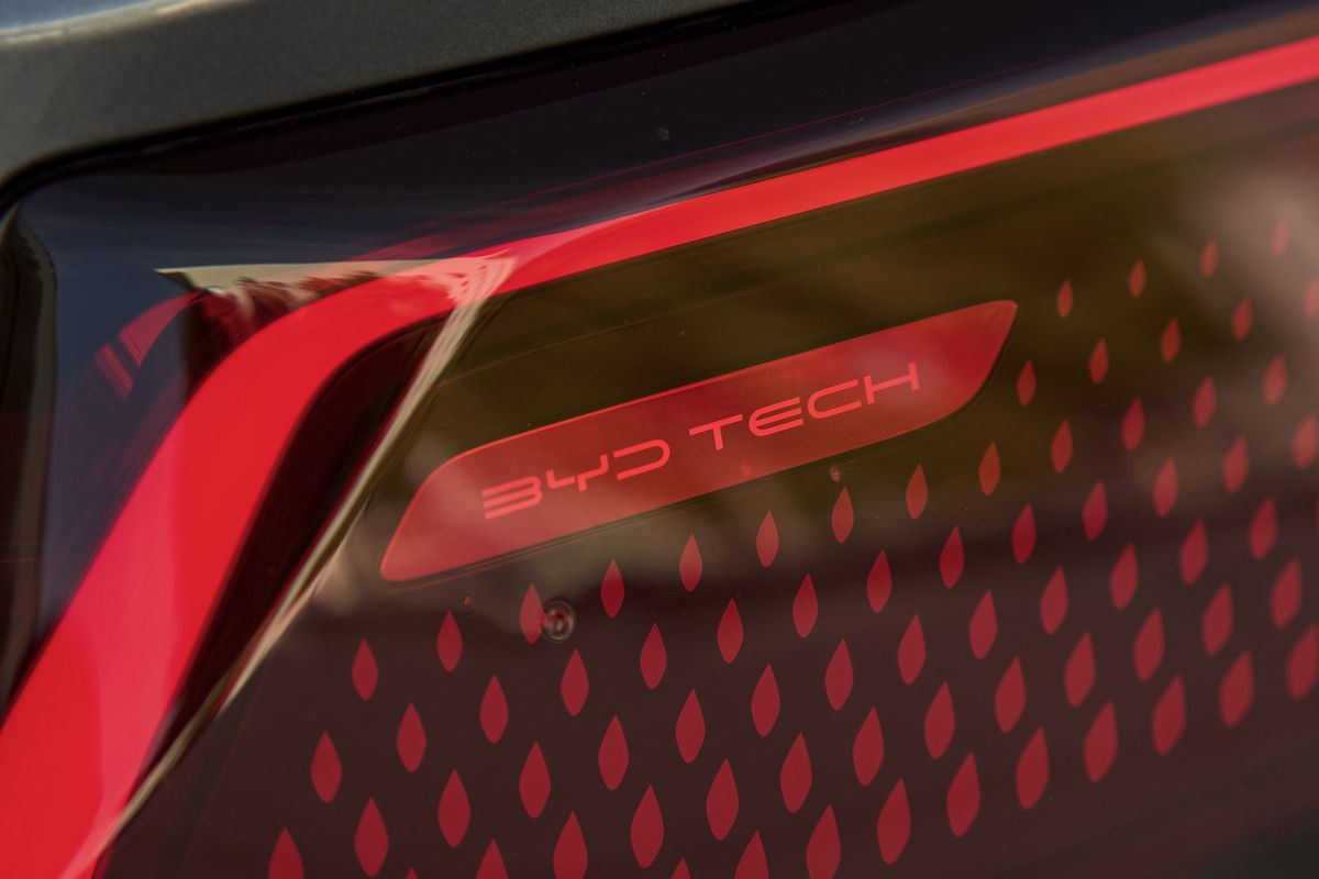 Istorie în Europa: Tesla, depășită pentru prima dată la vânzările de mașini electrice! Cine este noua regină din piața auto