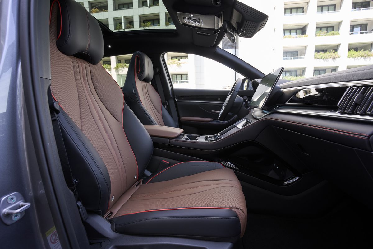 Istorie în Europa: Tesla, depășită pentru prima dată la vânzările de mașini electrice! Cine este noua regină din piața auto