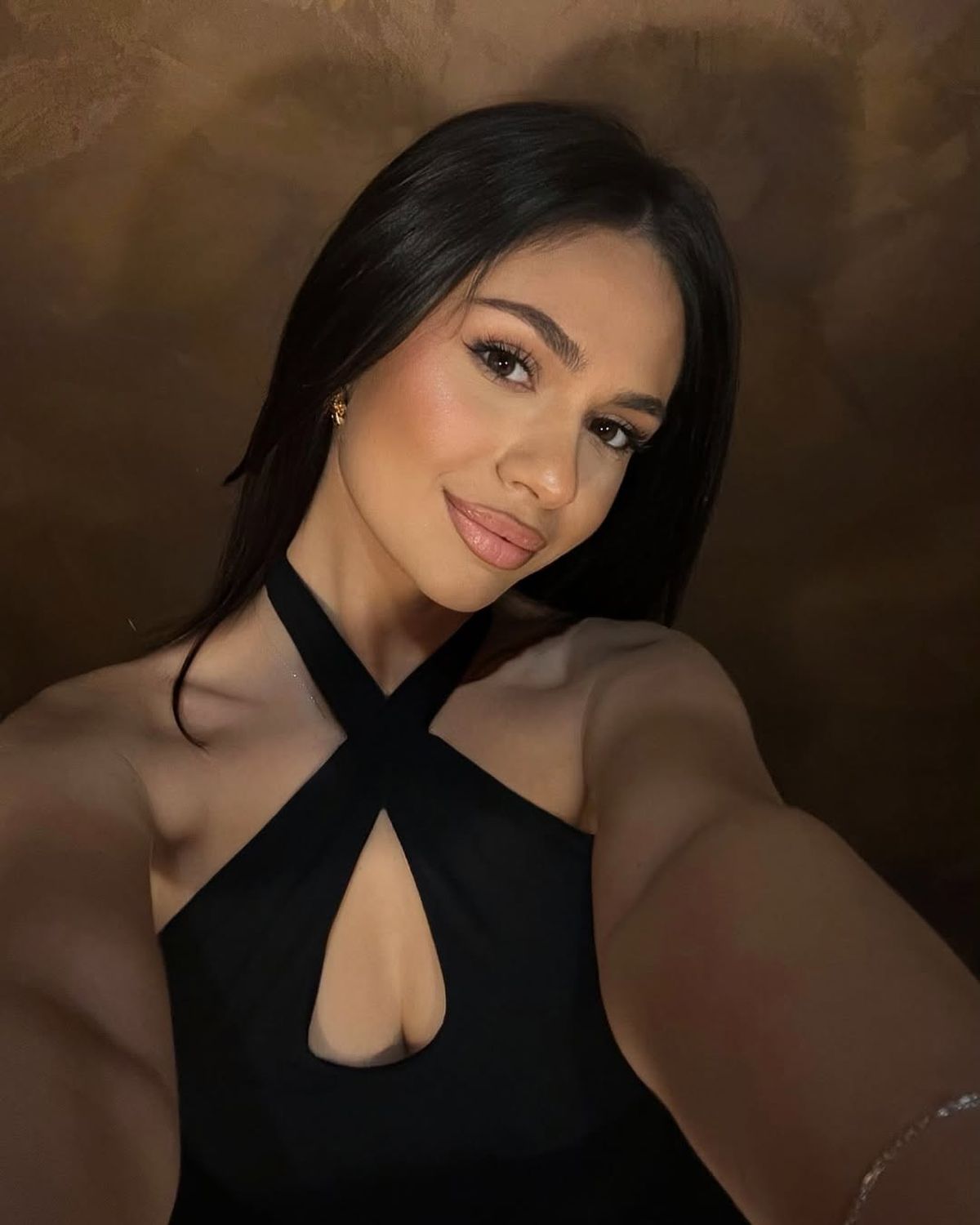 Cea mai frumoasă jurnalistă din Bosnia, cerută în căsătorie de starul lui Real Madrid » S-a lăudat cu inelul scump