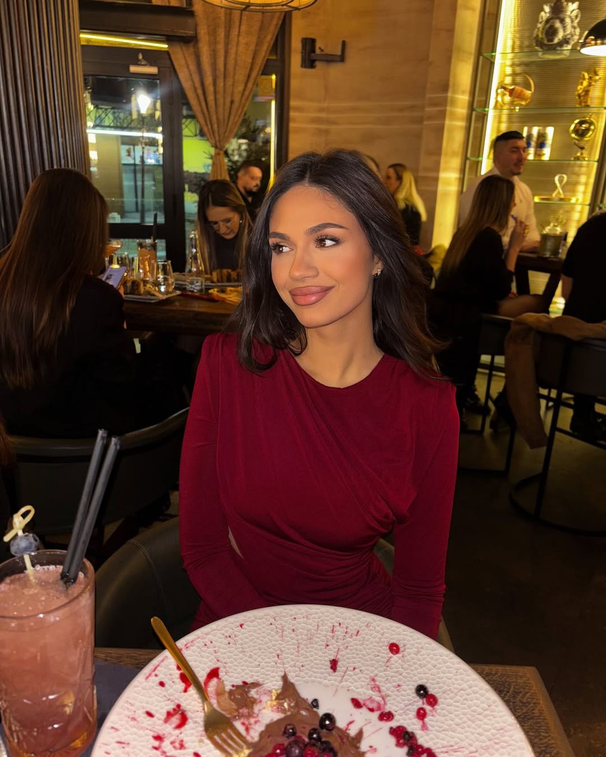 Cea mai frumoasă jurnalistă din Bosnia, cerută în căsătorie de starul lui Real Madrid » S-a lăudat cu inelul scump