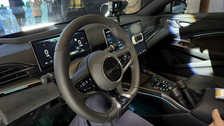 BYD, lider mondial în producția de autovehicule electrice, este de astăzi prezent oficial și în România. Foto: Andrei Crăițoiu (GSP.RO)