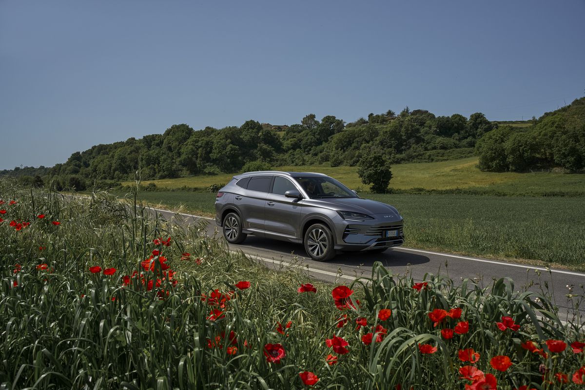 Istorie în Europa: Tesla, depășită pentru prima dată la vânzările de mașini electrice! Cine este noua regină din piața auto