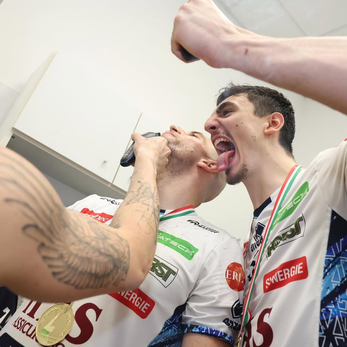 Bela Bartha, campion al Italiei la volei, alături de Trentino! Imagini senzaționale cu jucătorul naționalei, bărbierit de MVP-ul finalei