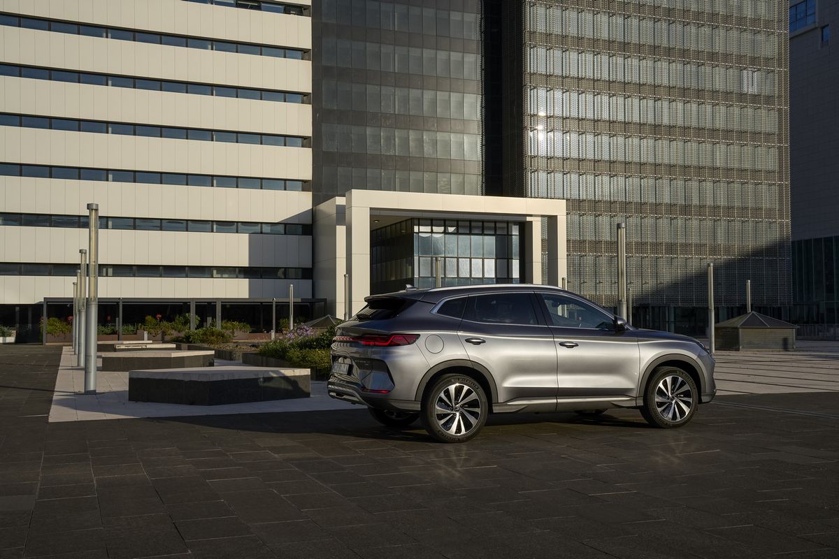 Istorie în Europa: Tesla, depășită pentru prima dată la vânzările de mașini electrice! Cine este noua regină din piața auto