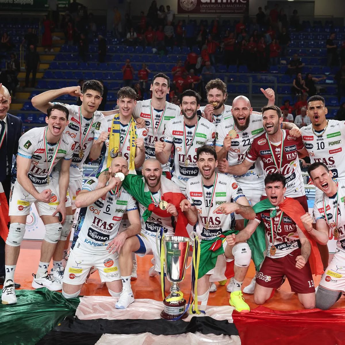 Bela Bartha, campion al Italiei la volei, alături de Trentino! Imagini senzaționale cu jucătorul naționalei, bărbierit de MVP-ul finalei