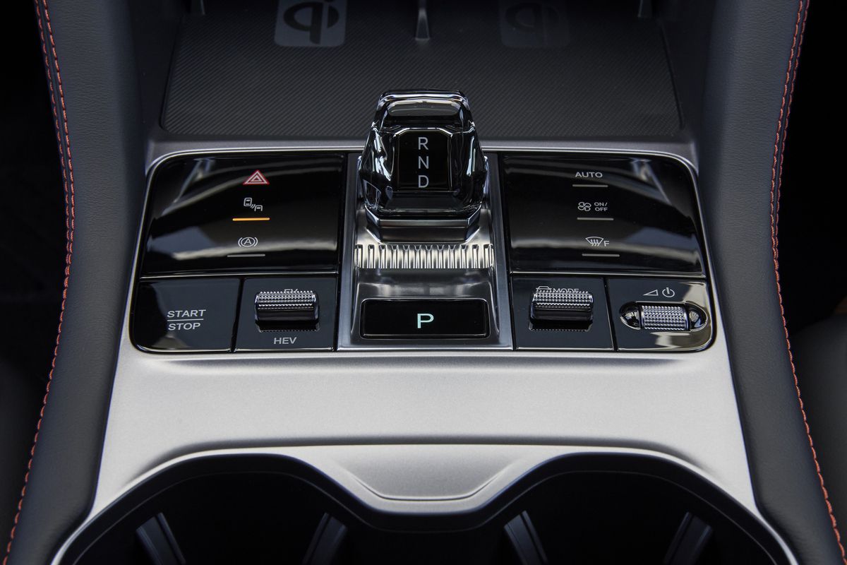 Istorie în Europa: Tesla, depășită pentru prima dată la vânzările de mașini electrice! Cine este noua regină din piața auto