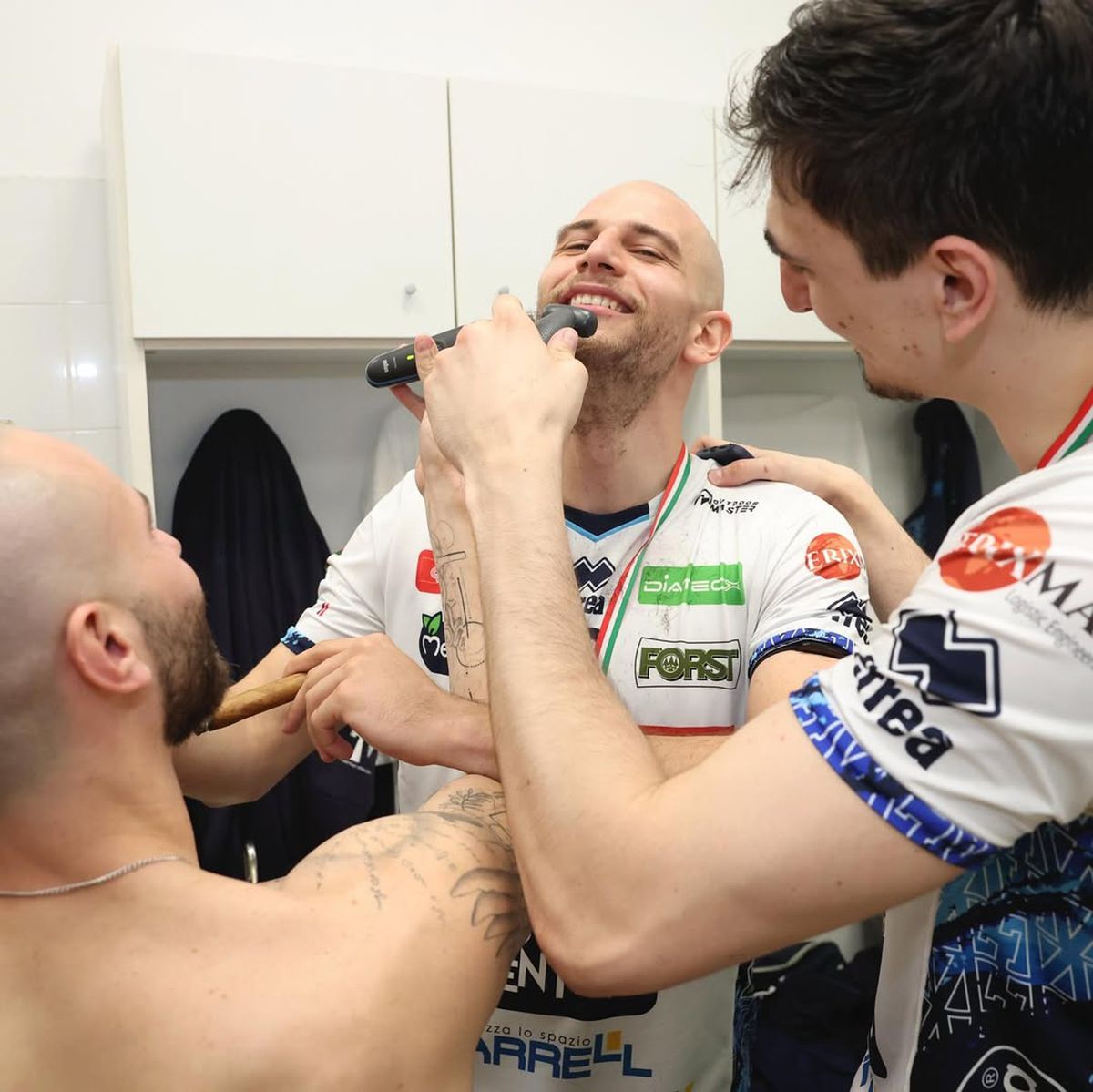 Bela Bartha, campion al Italiei la volei, alături de Trentino! Imagini senzaționale cu jucătorul naționalei, bărbierit de MVP-ul finalei