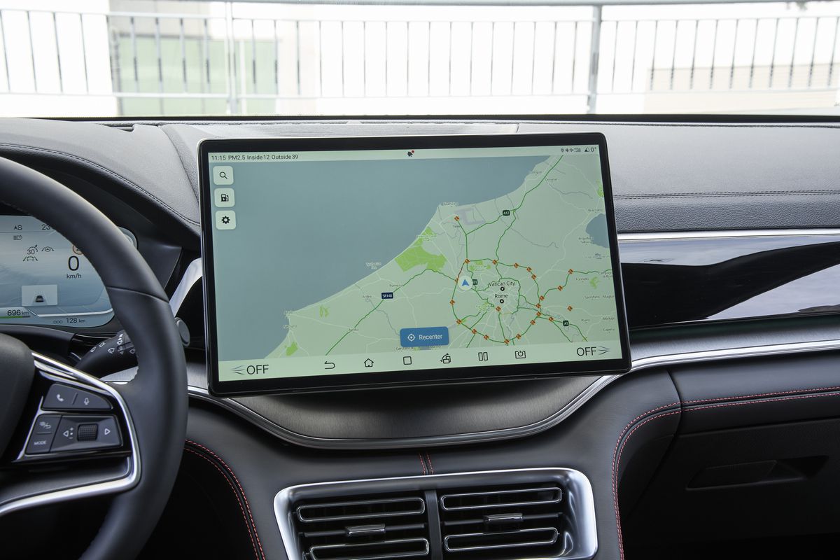 Istorie în Europa: Tesla, depășită pentru prima dată la vânzările de mașini electrice! Cine este noua regină din piața auto