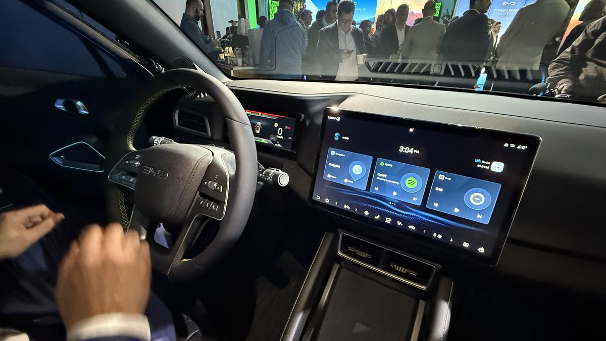 Liderul mondial în producția de automobile electrice s-a lansat oficial în România: două modele prin care vor să ia cu asalt piața auto internă