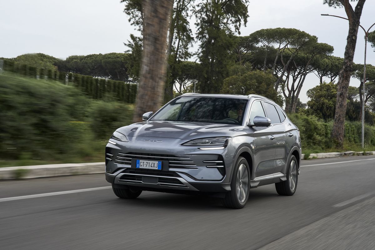 Istorie în Europa: Tesla, depășită pentru prima dată la vânzările de mașini electrice! Cine este noua regină din piața auto