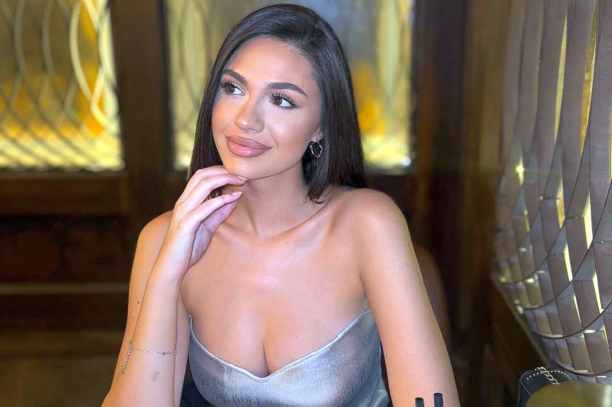 Cea mai frumoasă jurnalistă din Bosnia, cerută în căsătorie de starul lui Real Madrid » S-a lăudat cu inelul scump