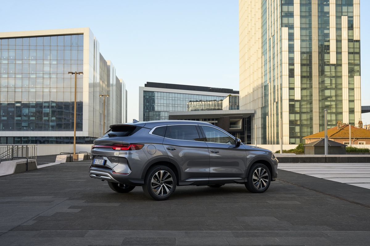 Istorie în Europa: Tesla, depășită pentru prima dată la vânzările de mașini electrice! Cine este noua regină din piața auto