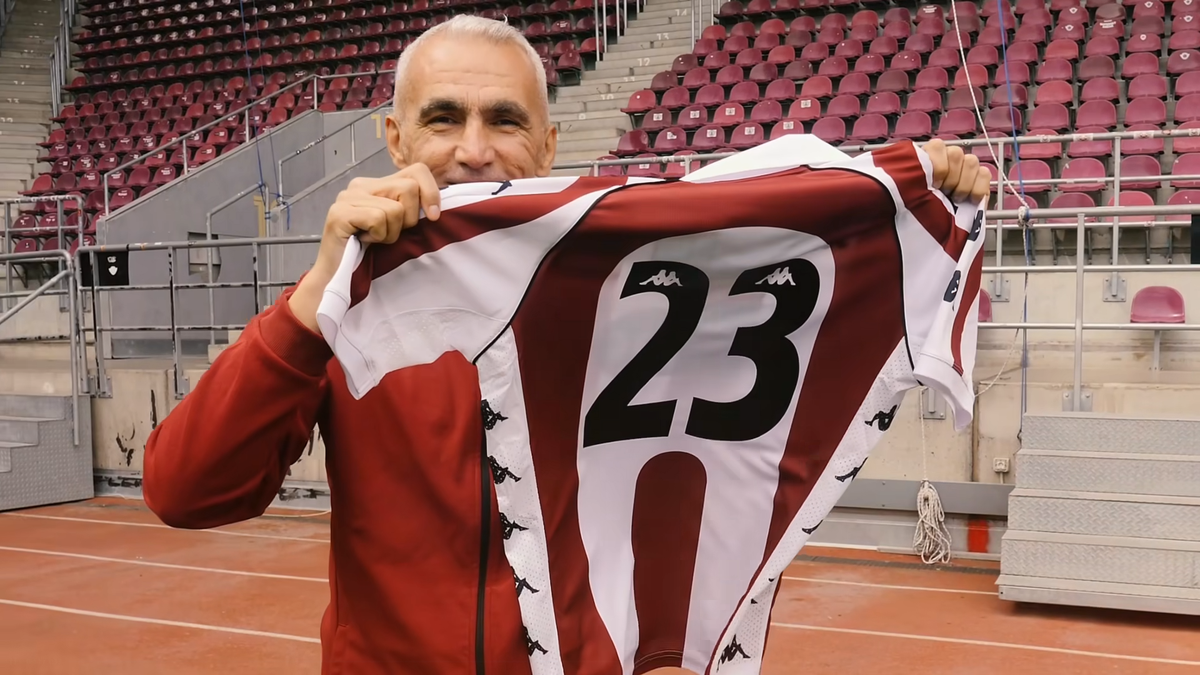 Rapid a lansat un tricou în ediție limitată » Fanii s-au enervat când au văzut cât cere Șucu: „Suntem suporteri de Dorobanți?”