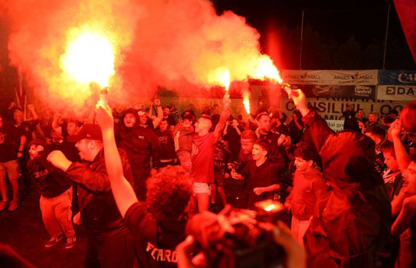 A pornit sărbătoarea la Mioveni, după promovarea celor de la FC Argeș » Fanii au invadat terenul, primarul a intrat și el pe gazon: cele mai tari imagini surprinse de GSP