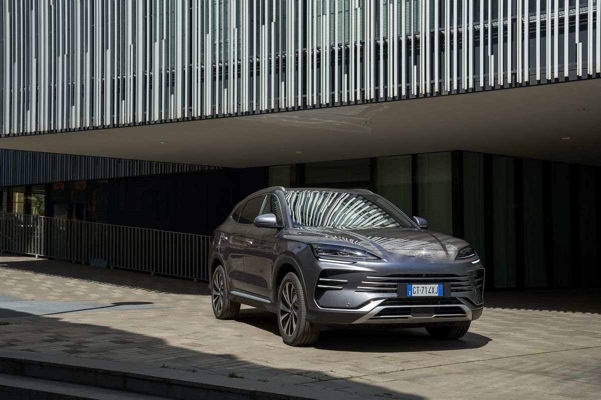 Istorie în Europa: Tesla, depășită pentru prima dată la vânzările de mașini electrice! Cine este noua regină din piața auto