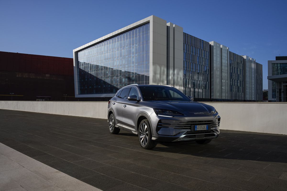 Istorie în Europa: Tesla, depășită pentru prima dată la vânzările de mașini electrice! Cine este noua regină din piața auto