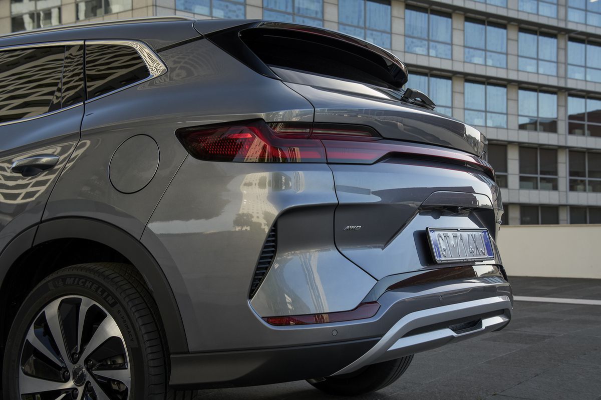 Istorie în Europa: Tesla, depășită pentru prima dată la vânzările de mașini electrice! Cine este noua regină din piața auto