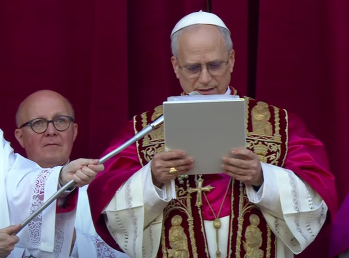 „Surpriză-surpriză, nenorociților!” » Imaginea devenită virală cu câteva minute înainte ca noul papă să iasă la balconul de la Vatican: „Nu respecți religia creștină”