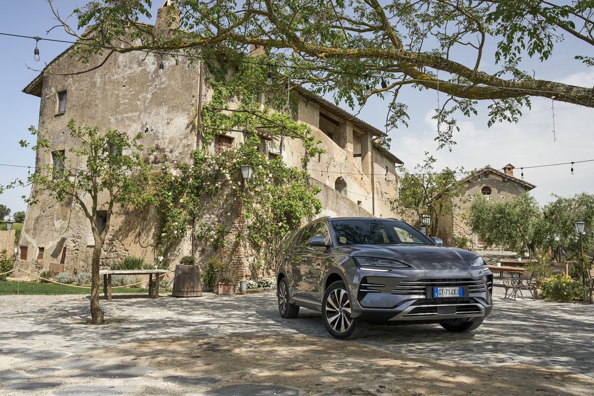 Istorie în Europa: Tesla, depășită pentru prima dată la vânzările de mașini electrice! Cine este noua regină din piața auto