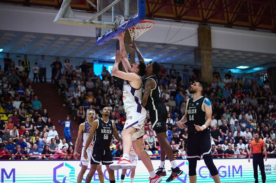 CSM Oradea și U-BT Cluj-Napoca s-au calificat la pas în semifinalele Ligii Naționale » Tensiuni în seria dintre CS Vâlcea 1924 și FC Argeș Basketball