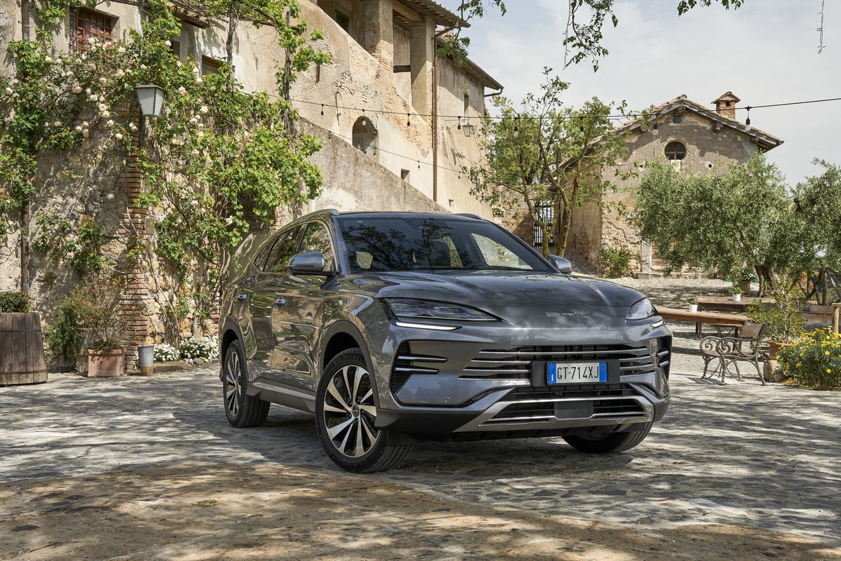 Istorie în Europa: Tesla, depășită pentru prima dată la vânzările de mașini electrice! Cine este noua regină din piața auto