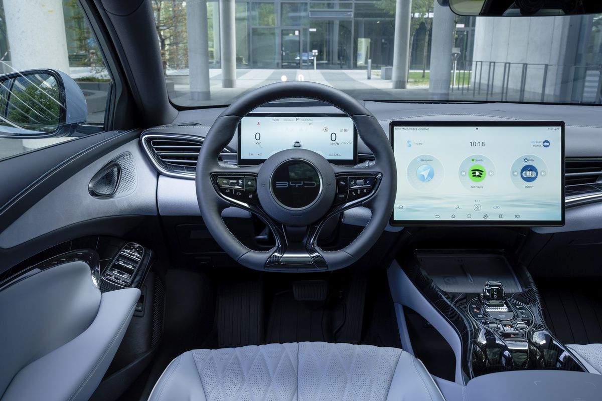 Liderul mondial în producția de automobile electrice s-a lansat oficial în România: două modele prin care vor să ia cu asalt piața auto internă