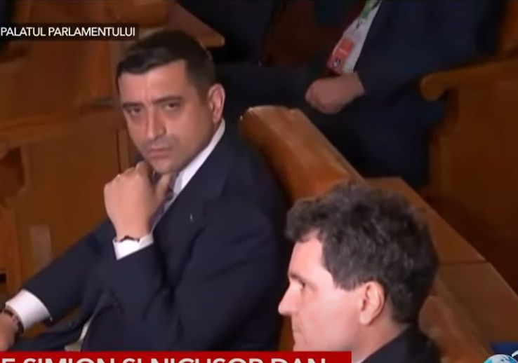 Prima dezbatere între George Simion și Nicușor Dan / FOTO: Capturi TV @Antena 3