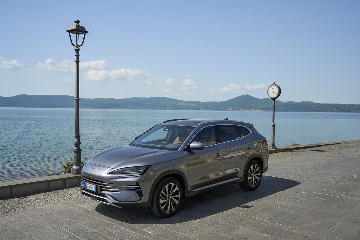 Istorie în Europa: Tesla, depășită pentru prima dată la vânzările de mașini electrice! Cine este noua regină din piața auto