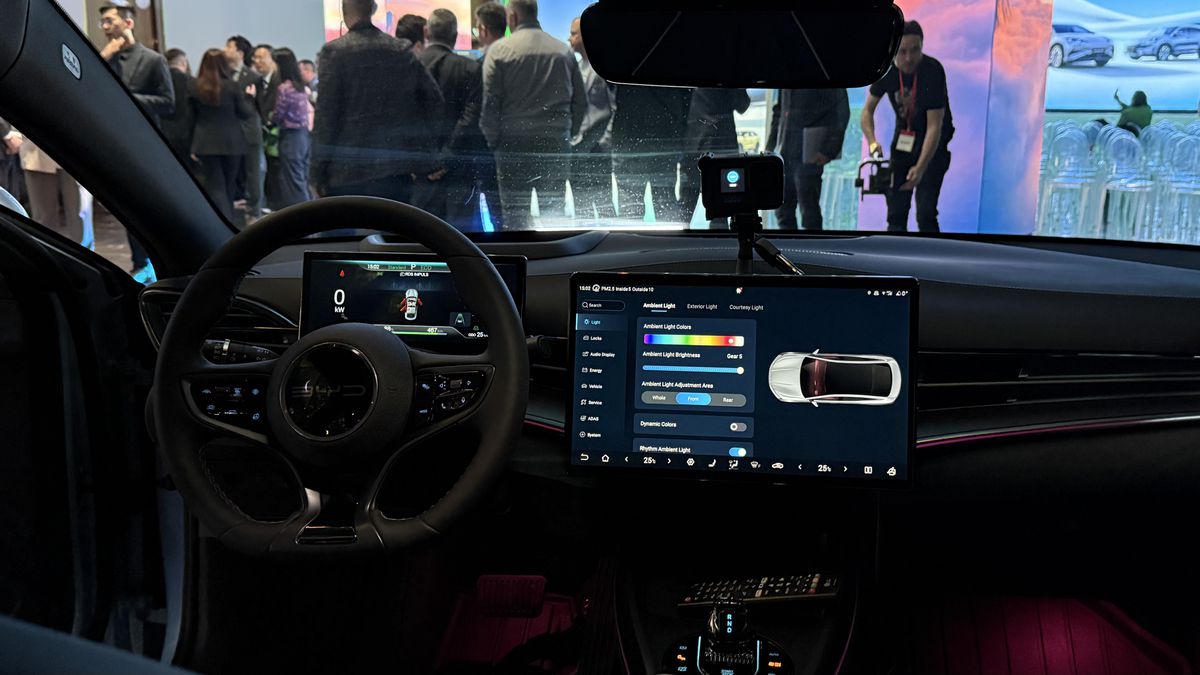 Liderul mondial în producția de automobile electrice s-a lansat oficial în România: două modele prin care vor să ia cu asalt piața auto internă