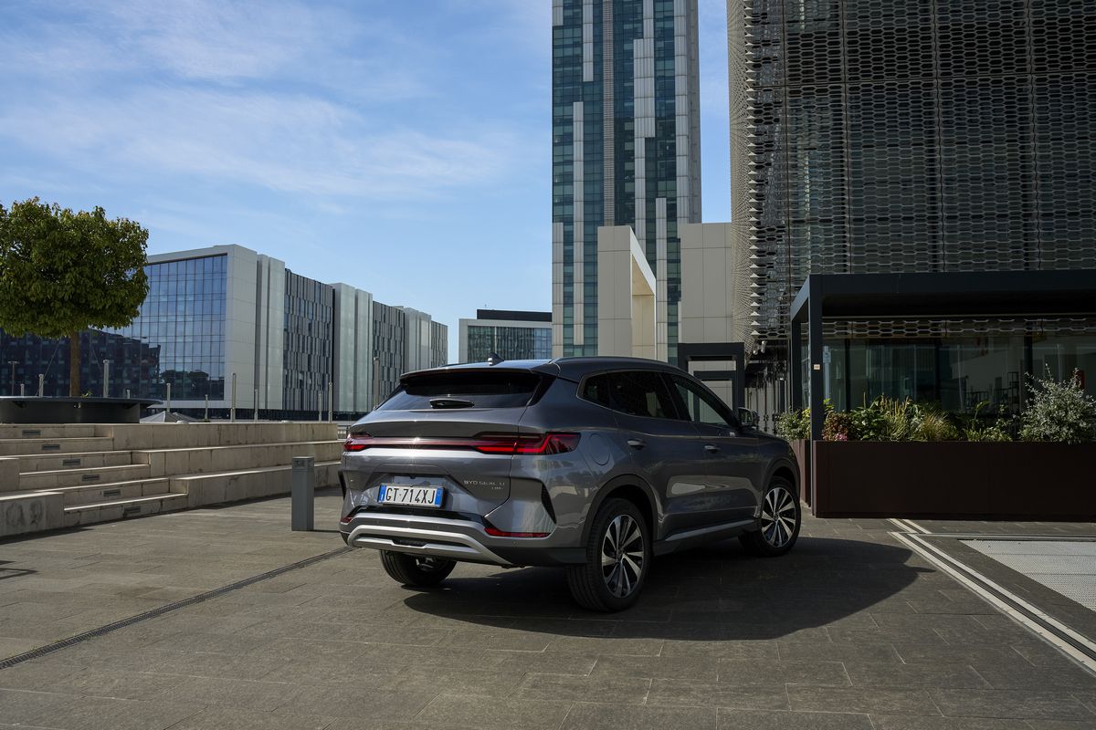 Istorie în Europa: Tesla, depășită pentru prima dată la vânzările de mașini electrice! Cine este noua regină din piața auto