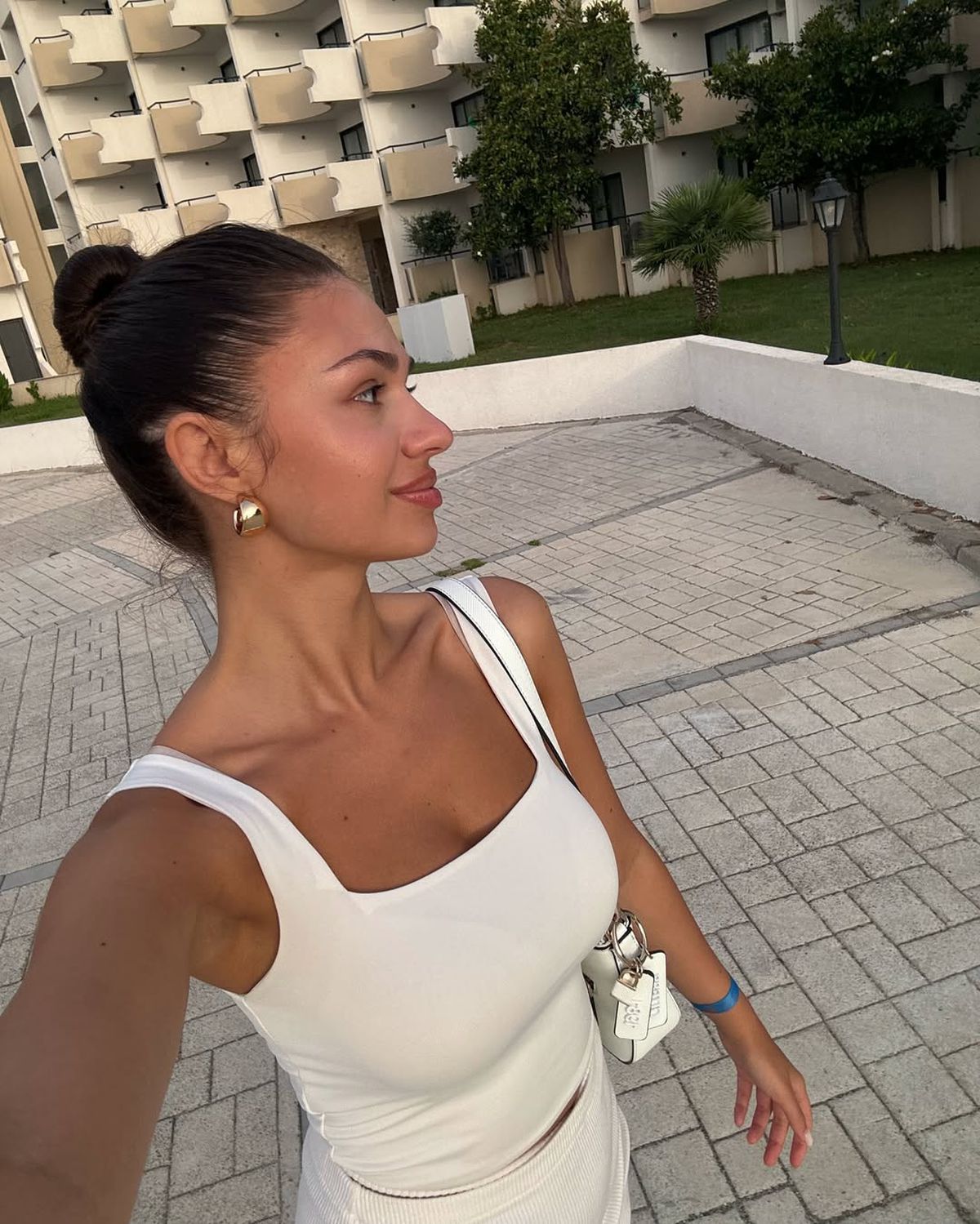 Cea mai frumoasă jurnalistă din Bosnia, cerută în căsătorie de starul lui Real Madrid » S-a lăudat cu inelul scump