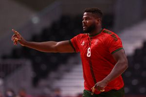 Dinamo București începe pregătirile pentru noul sezon: a anunțat transferul unui experimentat pivot portughez