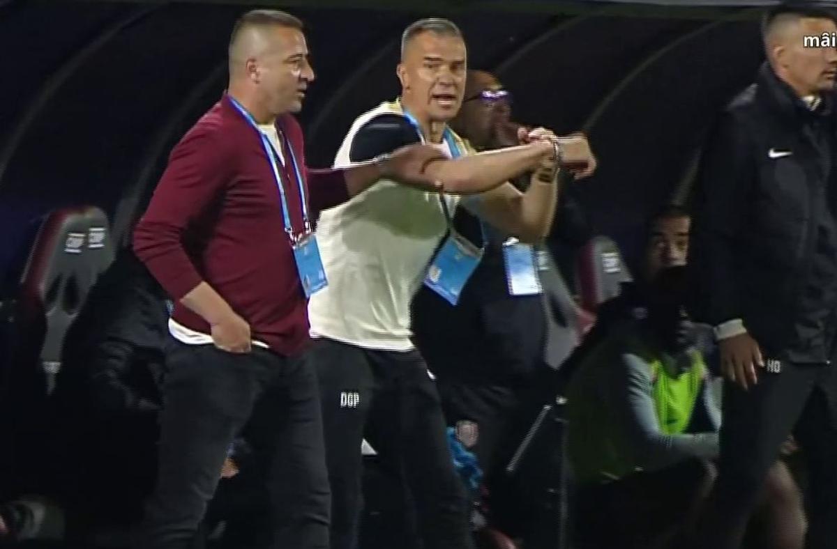 UniVARsitatea! » Faza controversată de la CFR Cluj - Craiova: ardelenii au cerut penalty, dar a fost anulat pentru un ofsaid greu observabil