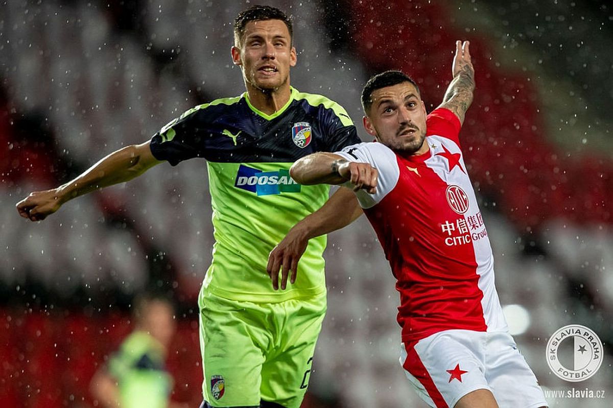 FOTO Cehii au uitat de pandemie! Slavia Praga, sărbătoare cu fanii în fața stadionului » Nicolae Stanciu, apreciat de antrenor