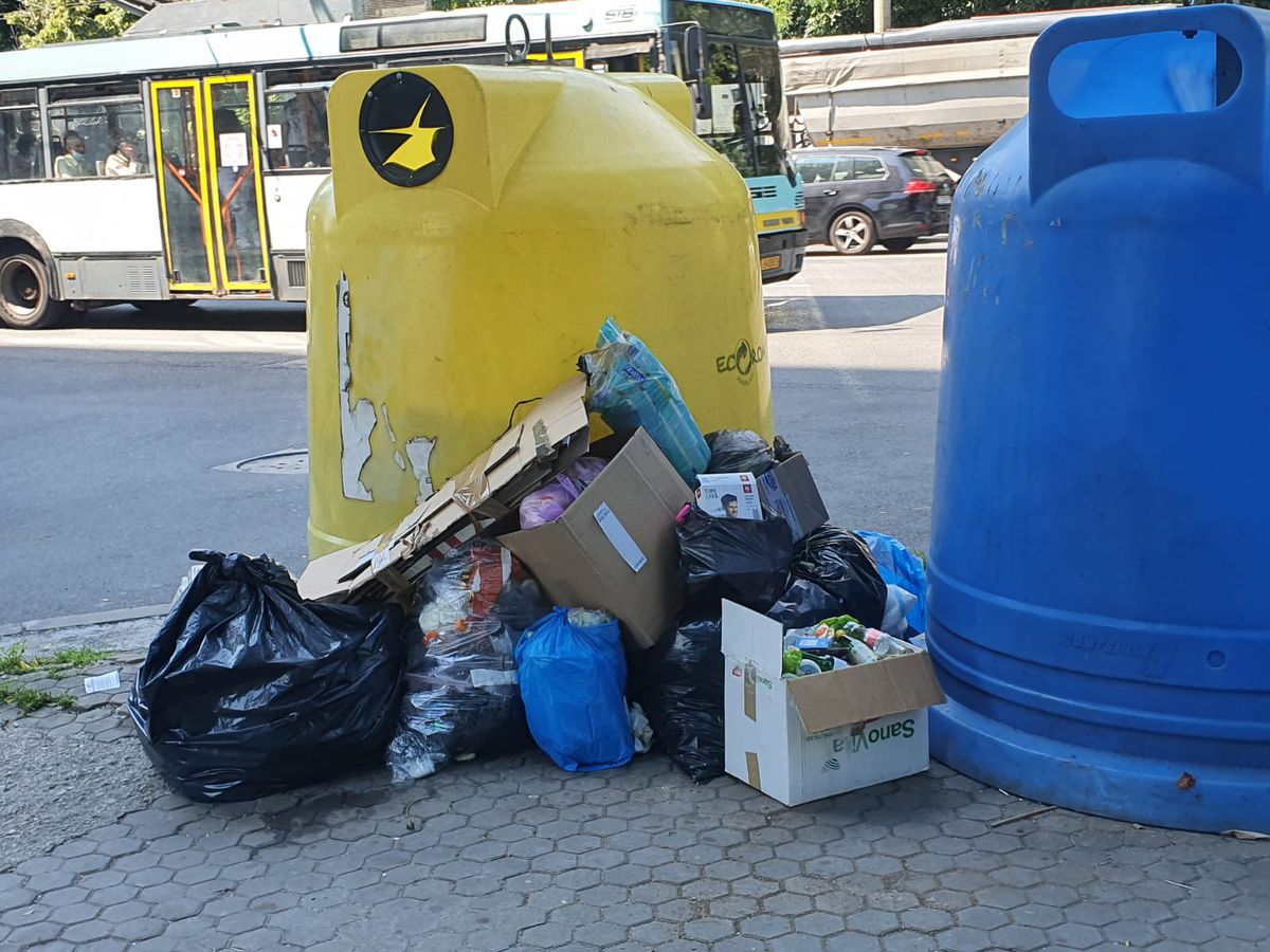 Așa întâmpinăm EURO! Coridor de gunoaie în Sectorul 1 » Imagini filmate azi în București: „Celor care vin le va fi scârbă”