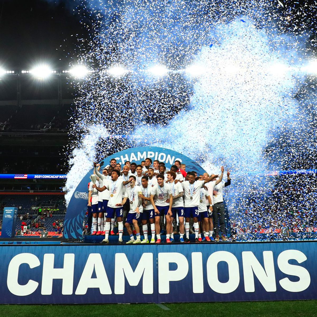 Lovit în cap! Incidente grave la meciul SUA - Mexic, când meciul era suspendat pentru homofobie