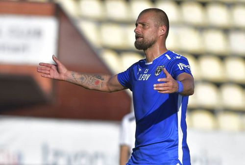 Fundașul central Gabriel Tamaș (37 de ani) va continua la FC Voluntari încă un sezon, susține Bogdan Bălănescu, directorul general al clubului ilfovean.