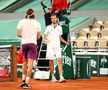 Daniil Medvedev și-a bătut joc de serviciul decisiv al „sfertului” cu Stefanos Tsitsipas » Grecul e în semifinalele Roland Garros 2021!