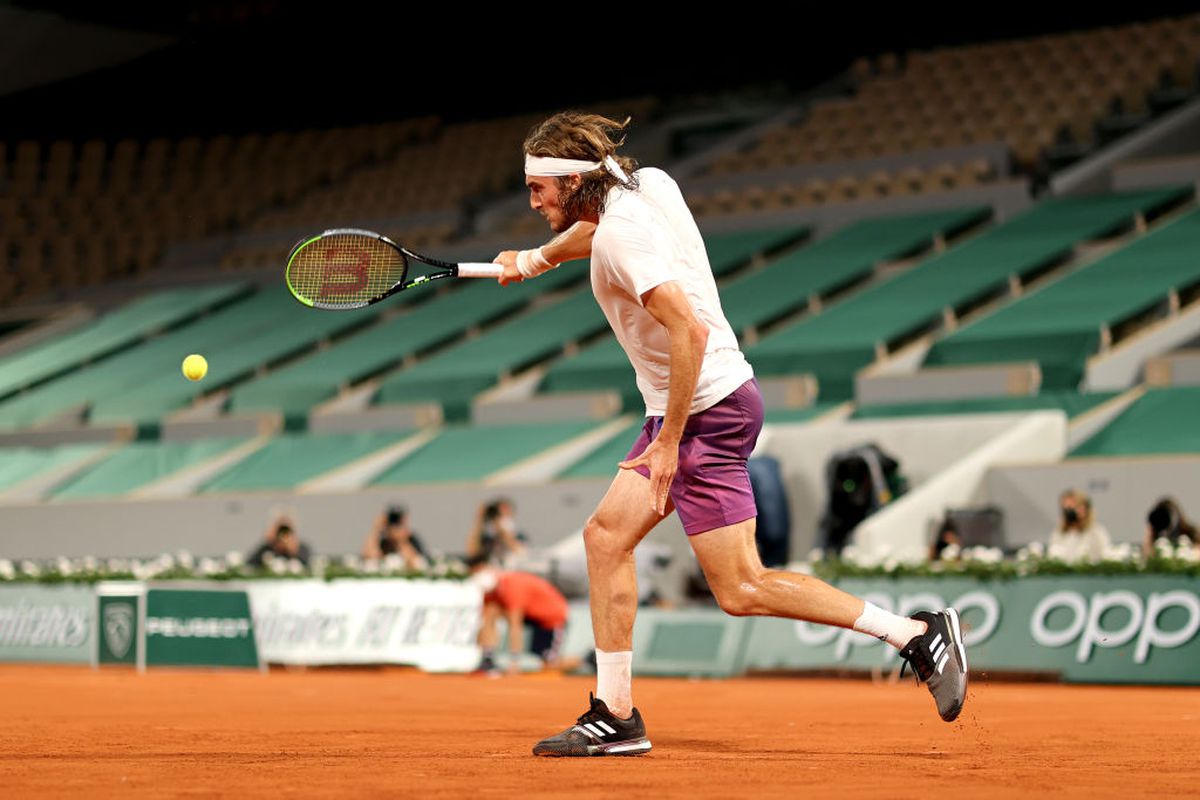 Daniil Medvedev și-a bătut joc de serviciul decisiv al „sfertului” cu Stefanos Tsitsipas » Grecul e în semifinalele Roland Garros 2021!