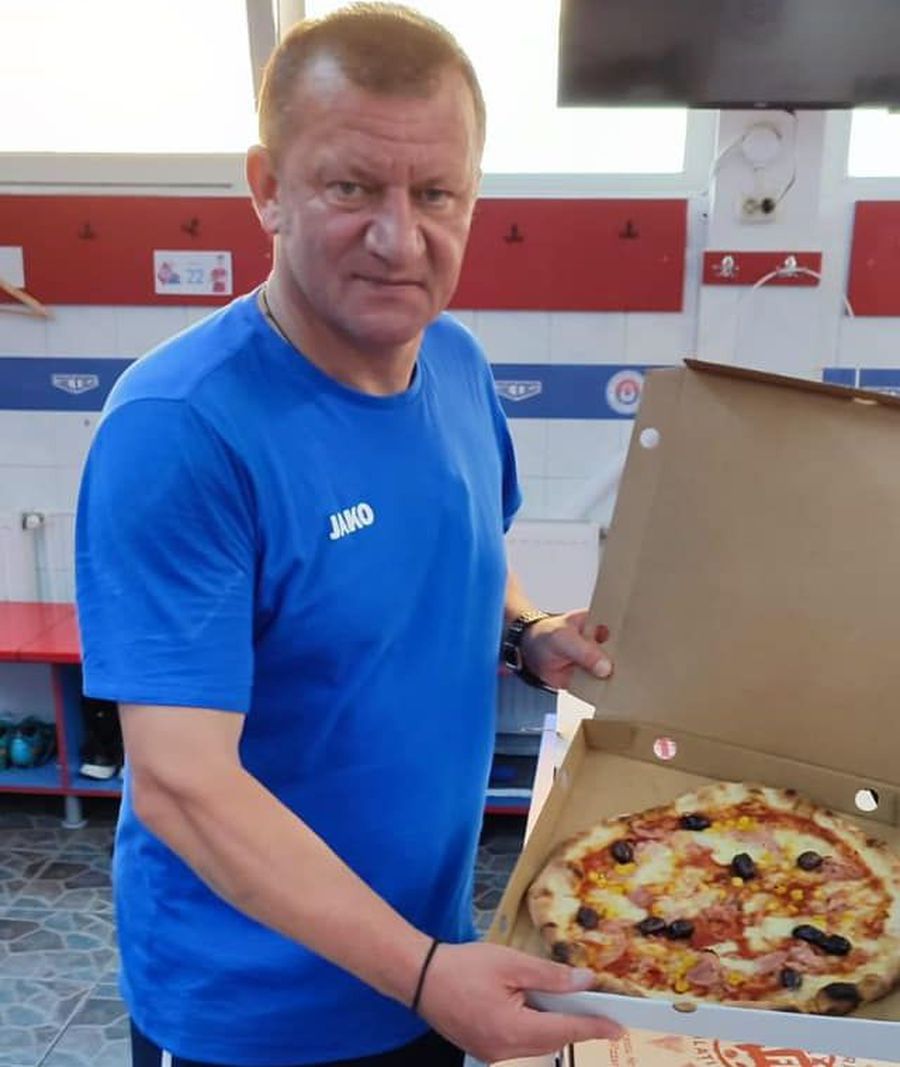 Dorinel Munteanu sărbătorește promovarea // foto: Facebook Oțelul revine după 6 ani + Reșița, blocată de Dumbrăvița » Iată cele 5 echipe nou-promovate în Liga 2! Lista adversarelor lui Dinamo în noul sezon