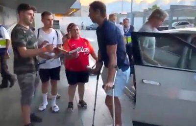 Imagini dure: Rafael Nadal, în cârje la două zile după finala de la Roland Garros » Zile decisive pentru spaniol