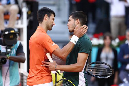 Novak Djokovic și Carlos Alcaraz la finalul singurei partide disputate, cea de la Madrid în 2022 FOTO Imago Images