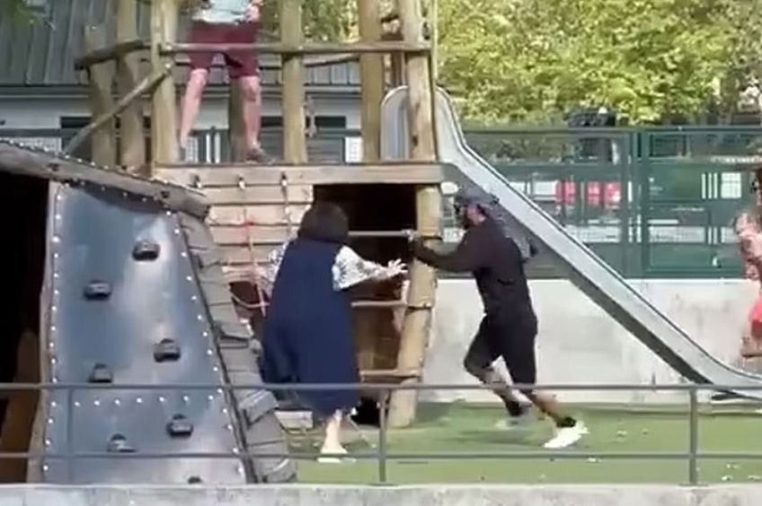 Momentul în care atacatorul sirian acționează în parcul din Franța